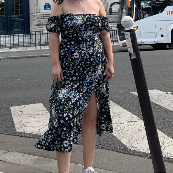 Cute Floral Summer Dress with leg slit - Picture 3 of 3